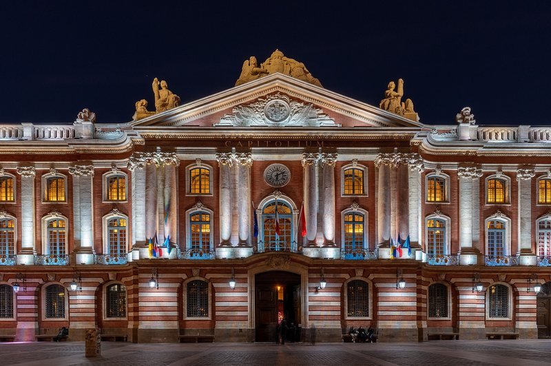 Le Capitole de Toulouse illuminé