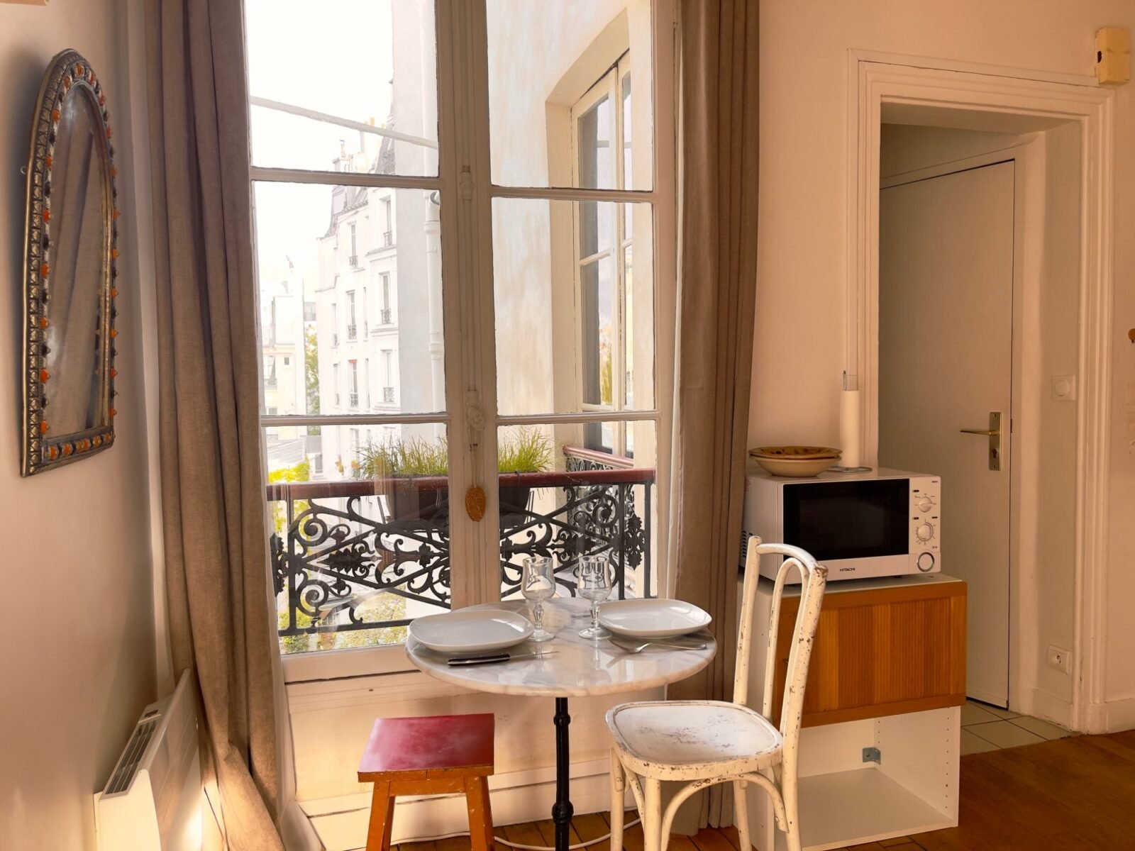 Charmant 2 pièces au calme, lumineux, vue arborée Paris 9è