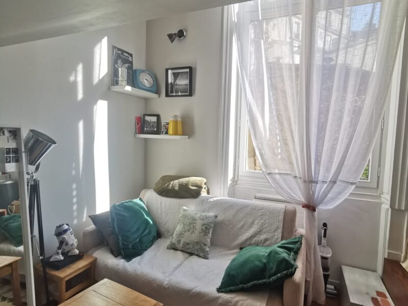 Studio cosy à Blanche (9e)