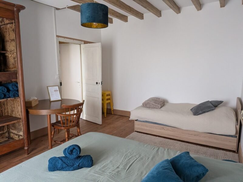 Appartement cosy avec vue sur château & chevaux.