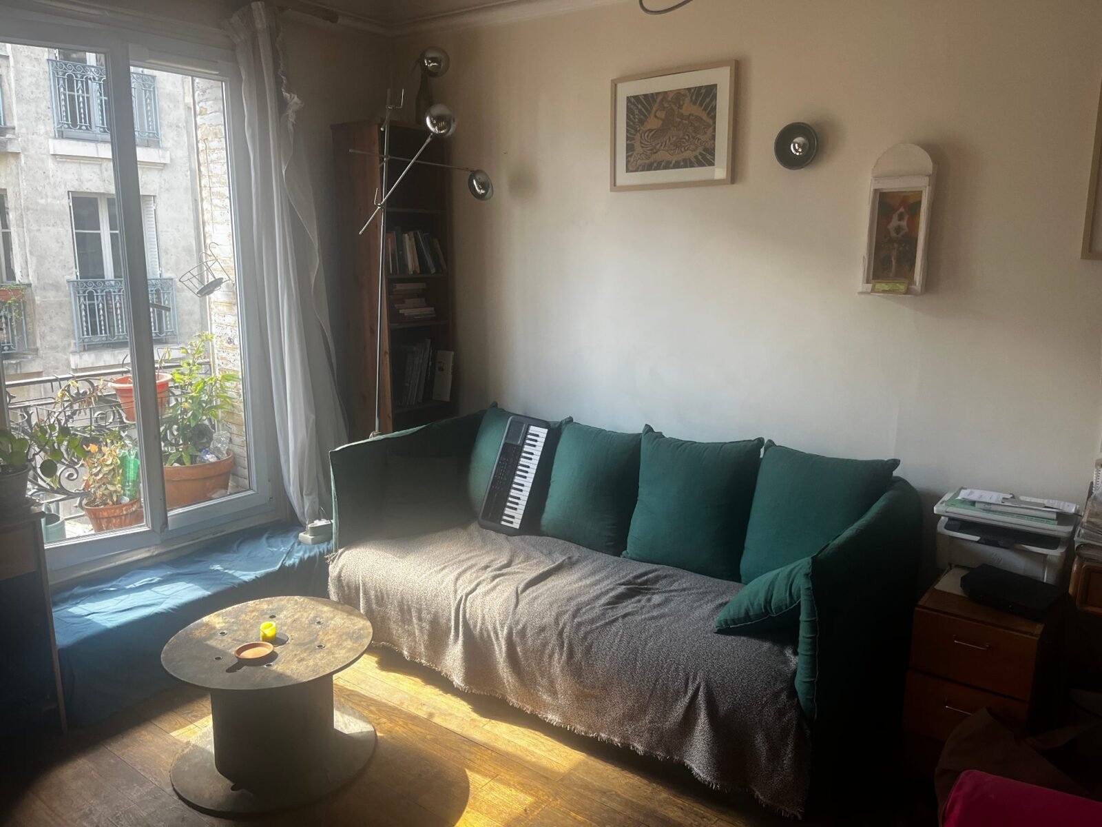 3 pièce @ Montmartre. Loue chambrette pour une personne ou appart entier.