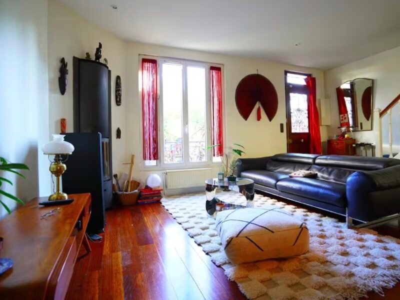 Chambre calme, lumineuse dans grande maison cozy