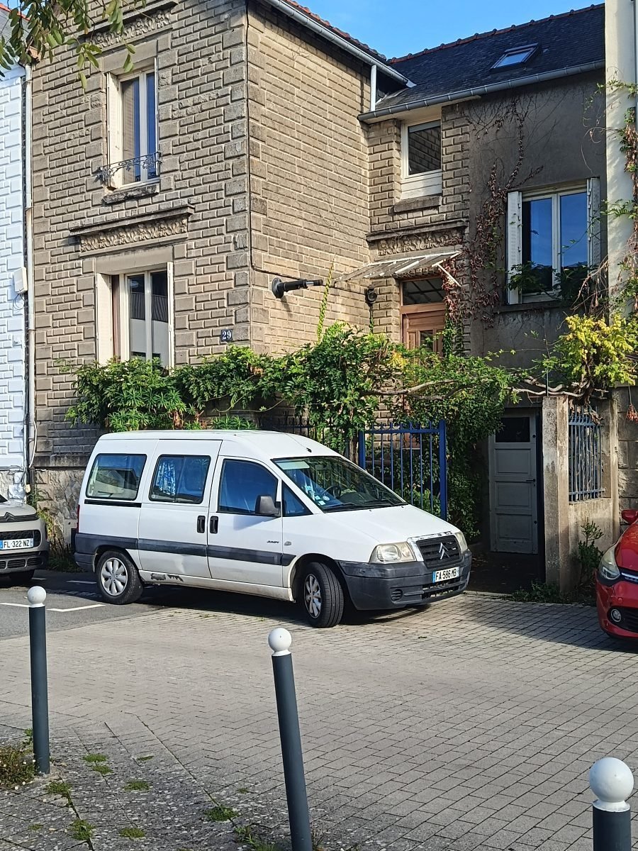 Chambre dans maison située dans une rue calme dans le quartier sud gare de Rennes