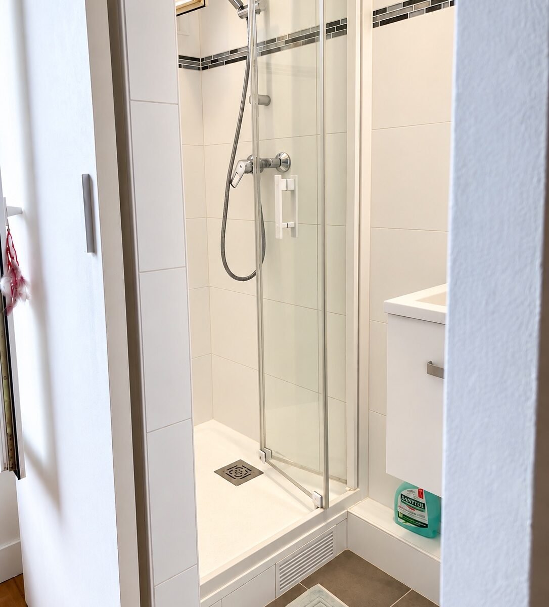 CHAMBRE À LOUER dans un appartement– PARIS 20e / GAMBETTA – COLOCATION ARTISTIQUE