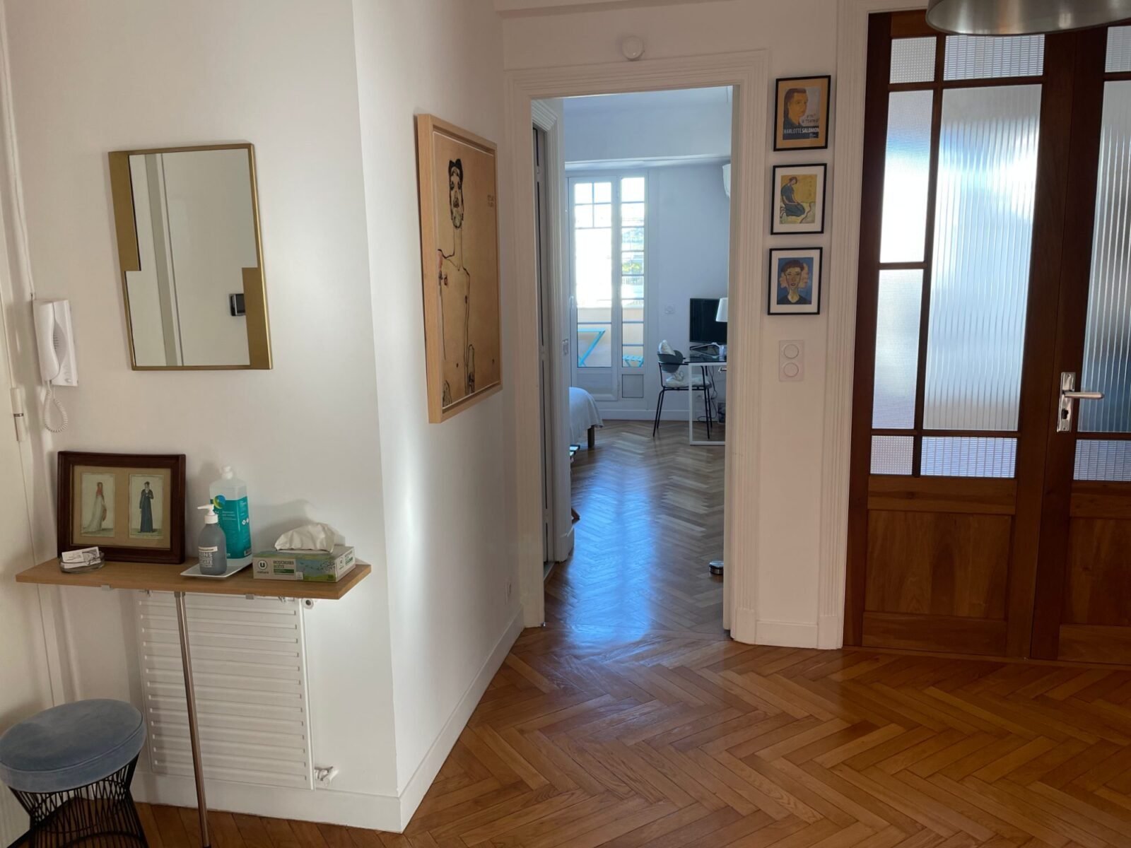 Chambre lumineuse au dernier étage dans le centre de Nice