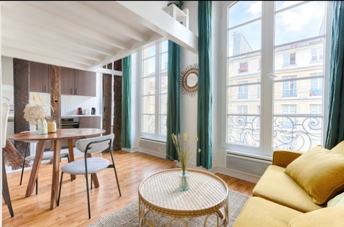 Grand studio lumineux style loft à Paris centre châtelet les halles