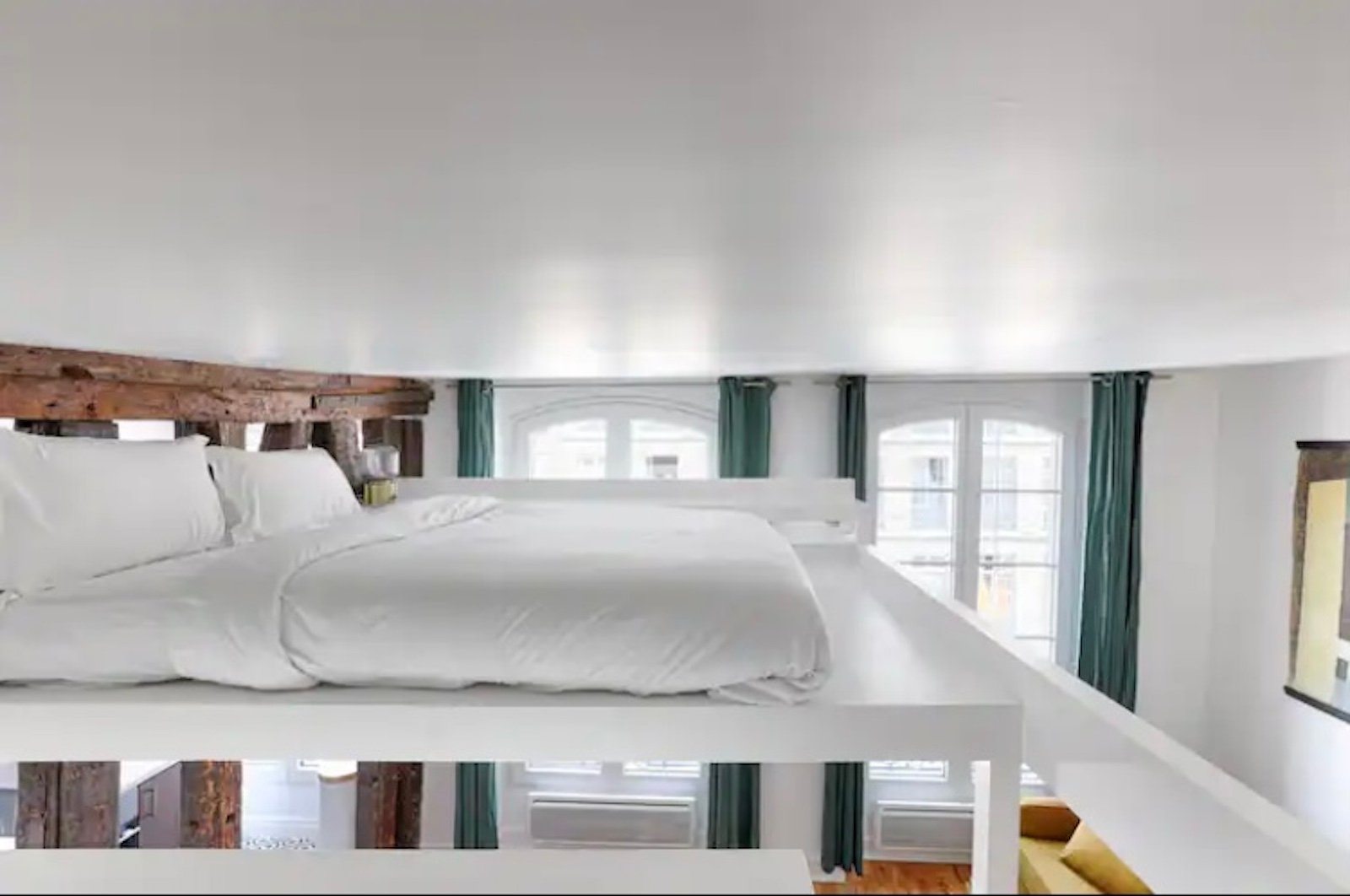 Grand studio lumineux style loft à Paris centre châtelet les halles