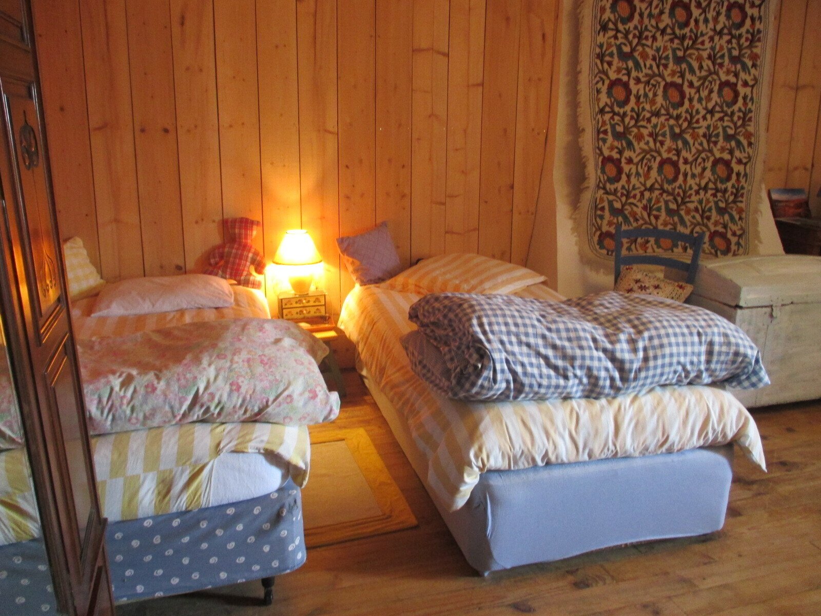 Chambre partagée dans maison de pêcheurs dans village typique de Bords de Rance.