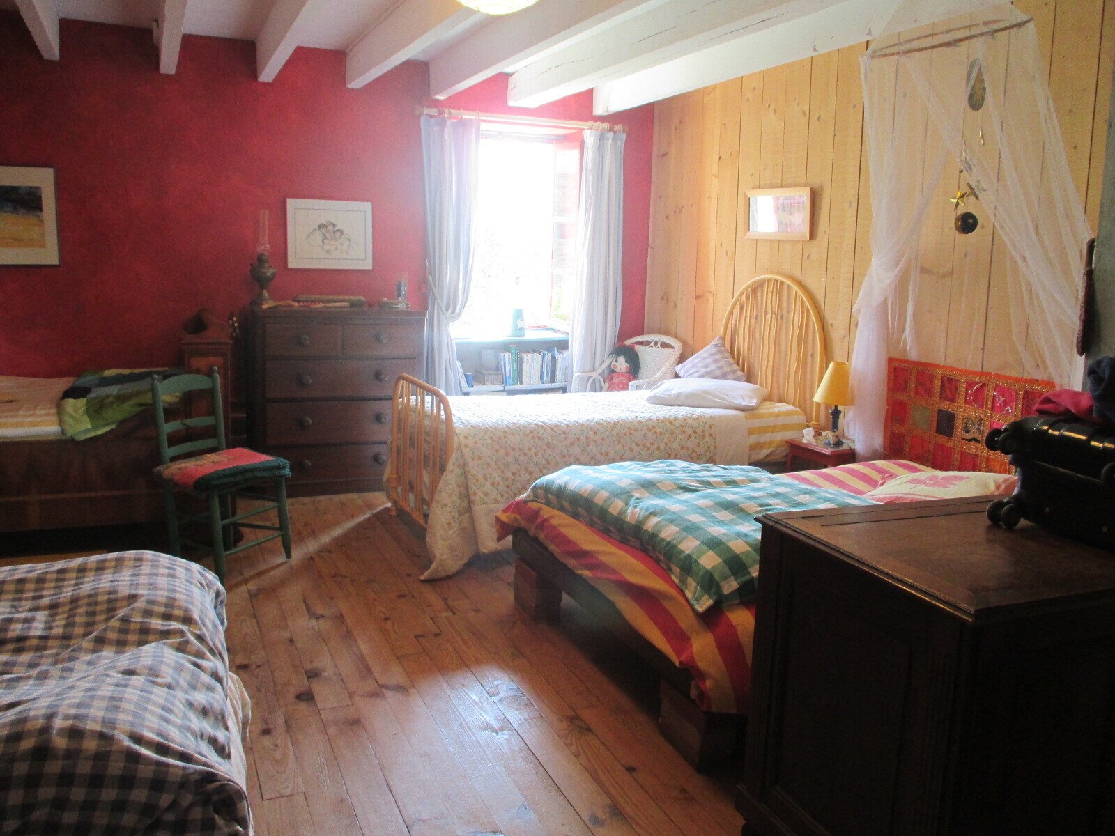 Chambre partagée dans maison de pêcheurs dans village typique de Bords de Rance.