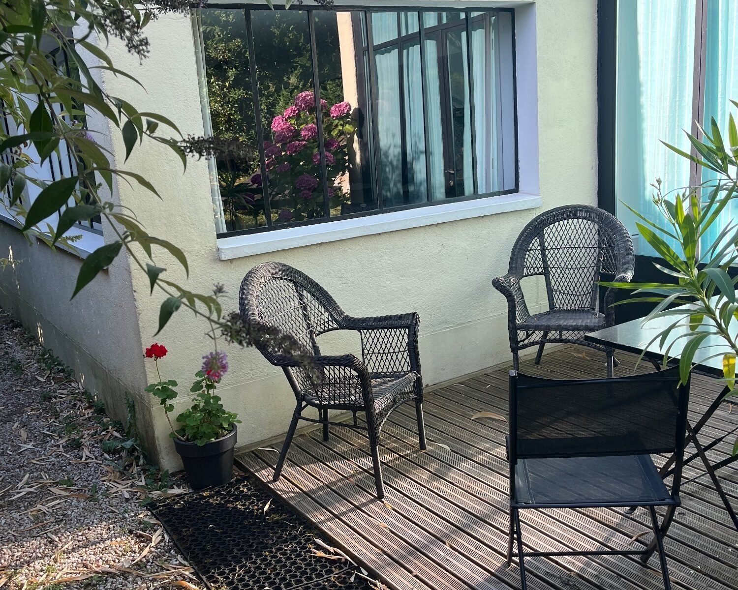 Cottage indépendant sur jardin au sein d’une propriété historique (10min gare TGV).
