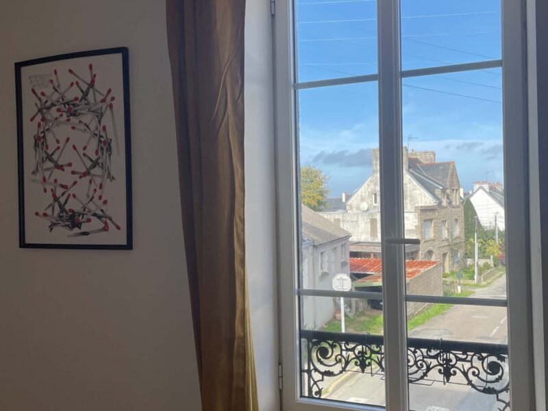 Spacieuse et lumineuse chambre meublée avec SDB privative et toilettes privatives