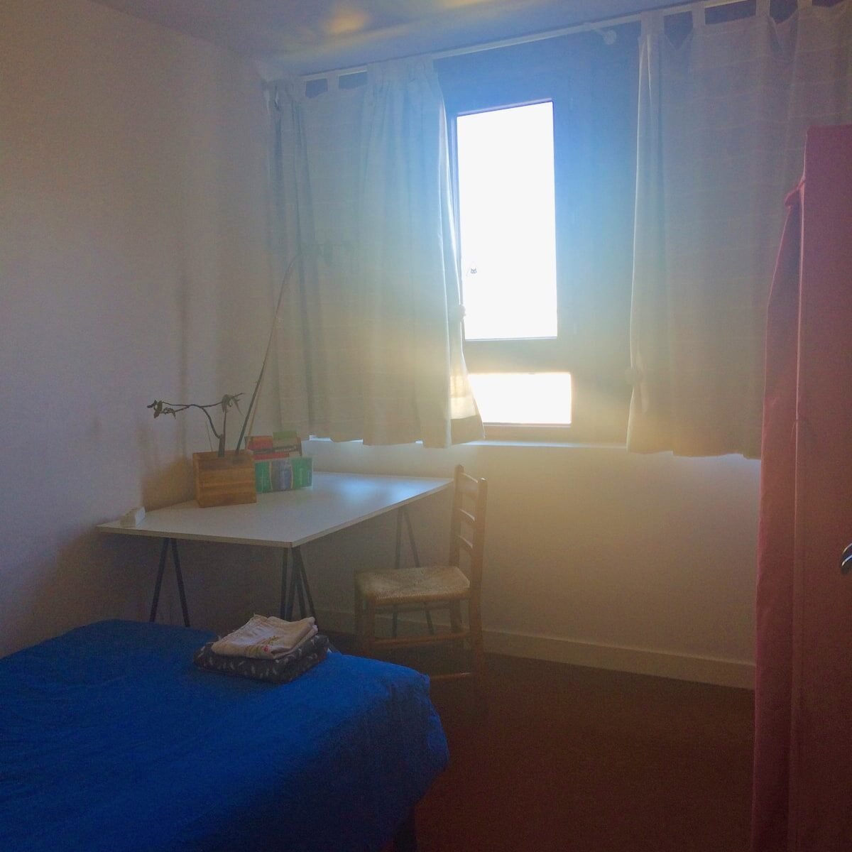 Chambre disponible à 2 Min À pied du Centre-Ville