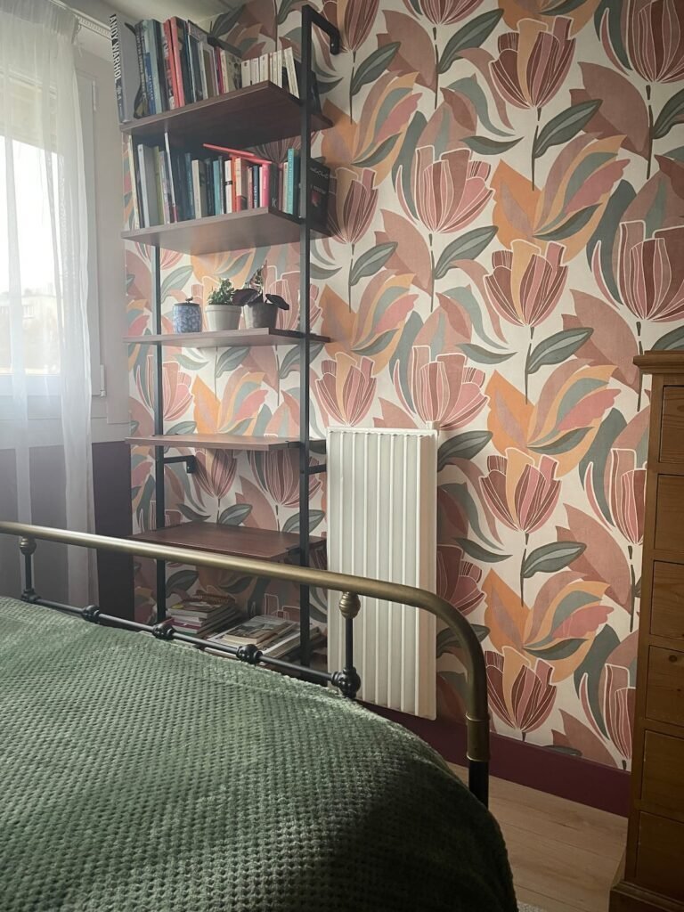Chambre au calme avec sa douche et lavabo