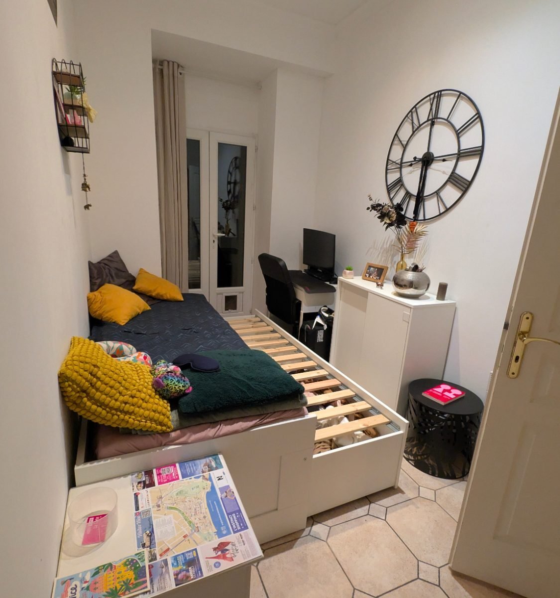 Chambre avec balcon - port de Nice