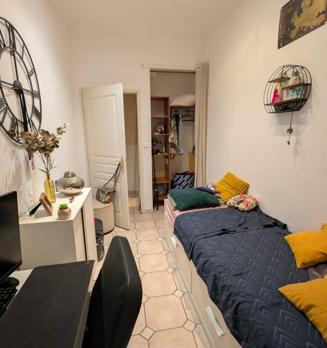 Chambre avec balcon - port de Nice