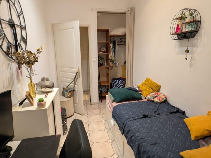 Chambre avec balcon - port de Nice