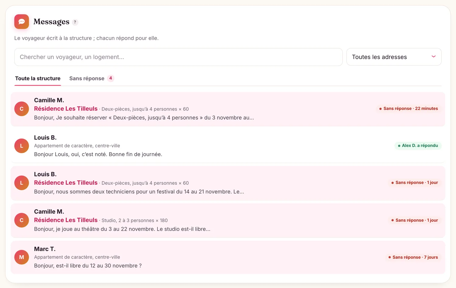 Avec Hébergeur Pro, chaque conversation de l'onglet Voyageurs affiche son état : sans réponse, réponse en cours ou réponse envoyée.